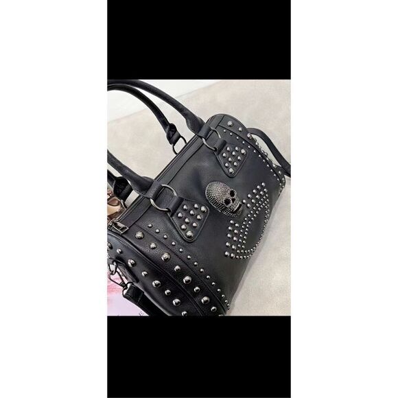 Large Skull pocket book / Studded  bag. Lots of room  super cool looking - Picture 3 of 13